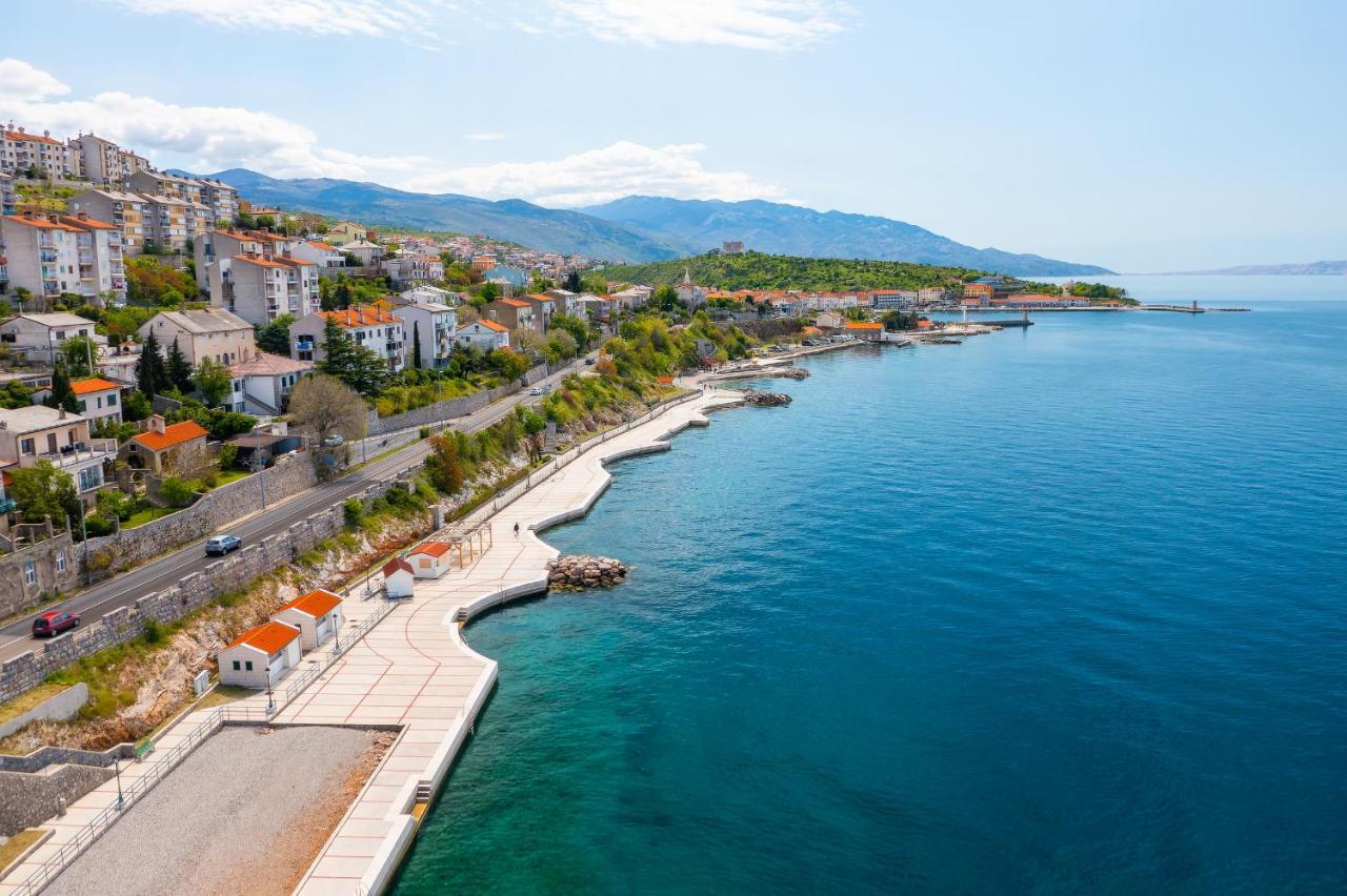 Apartments By The Beach Adela Senj Senj  Zewnętrze zdjęcie
