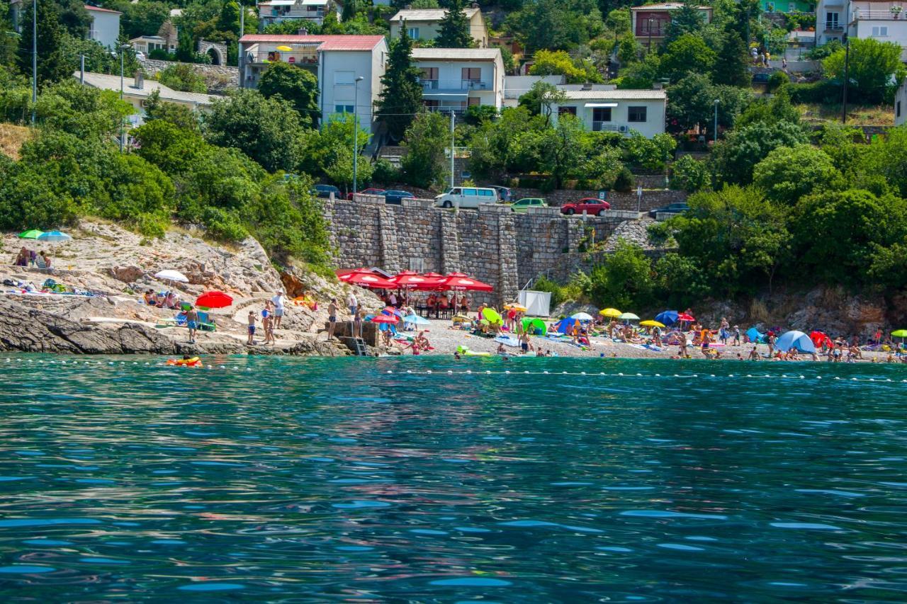 Apartments By The Beach Adela Senj Senj  Zewnętrze zdjęcie