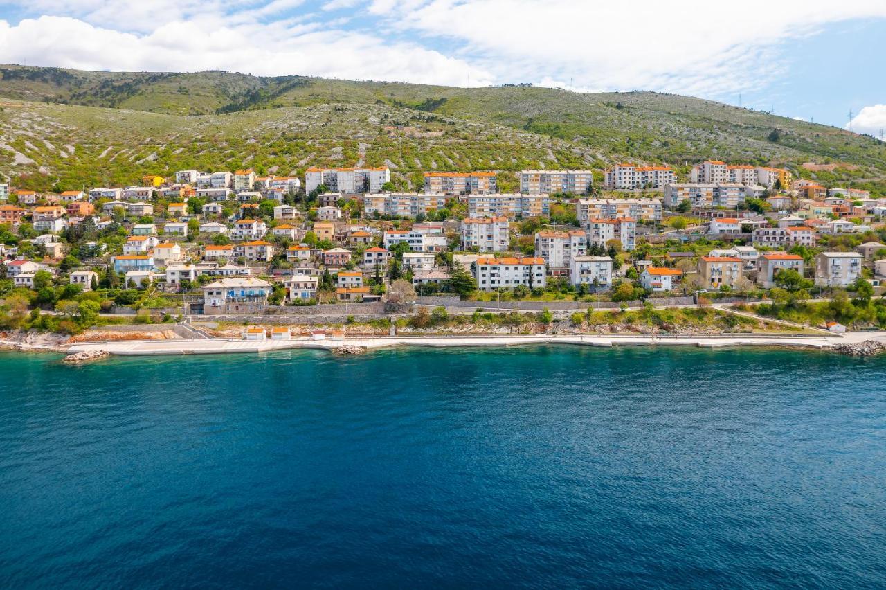 Apartments By The Beach Adela Senj Senj  Zewnętrze zdjęcie