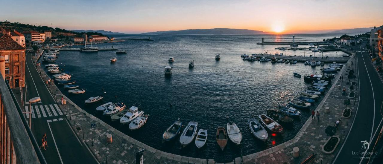 Apartments By The Beach Adela Senj Senj  Zewnętrze zdjęcie