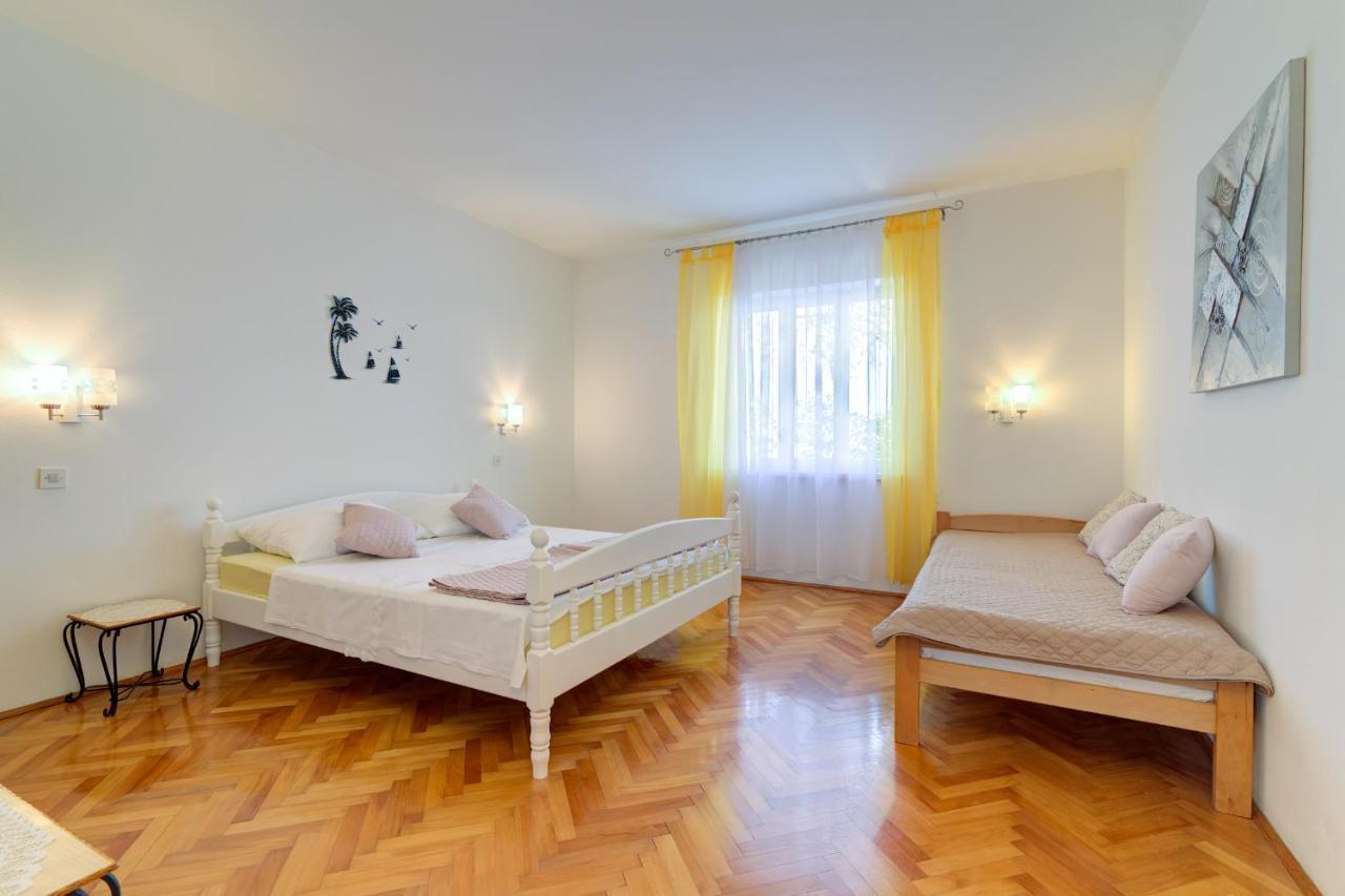 Apartments By The Beach Adela Senj Senj  Zewnętrze zdjęcie