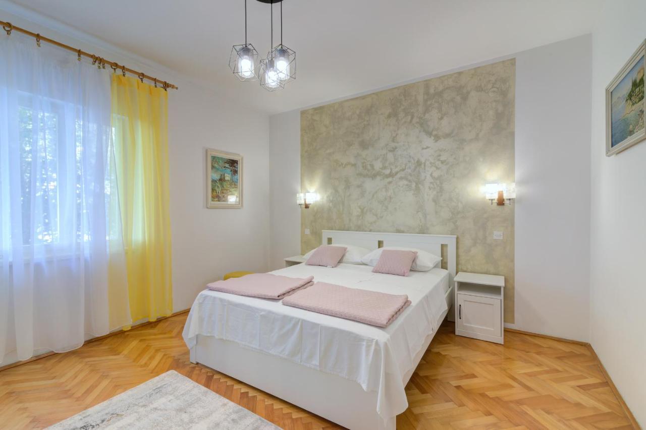 Apartments By The Beach Adela Senj Senj  Zewnętrze zdjęcie