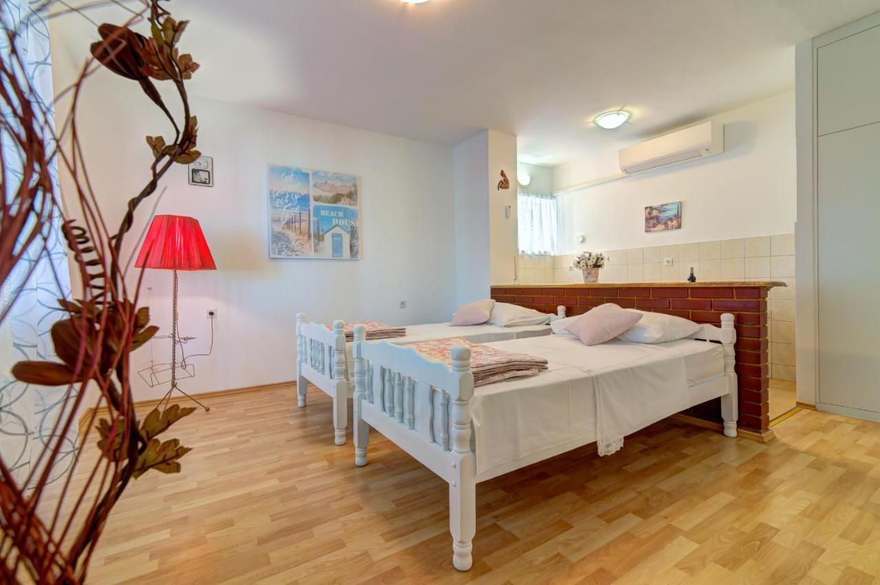 Apartments By The Beach Adela Senj Senj  Zewnętrze zdjęcie