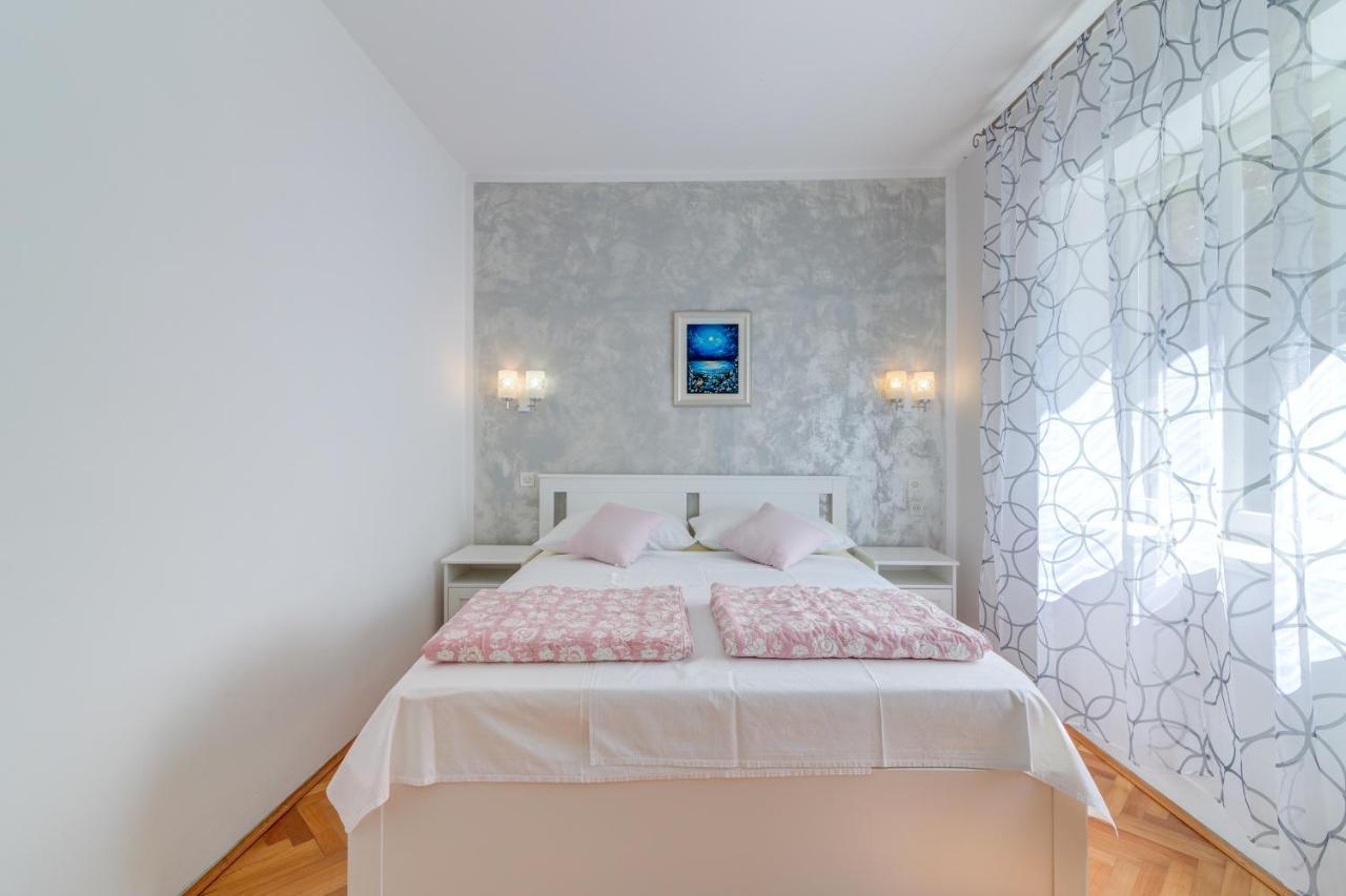 Apartments By The Beach Adela Senj Senj  Zewnętrze zdjęcie
