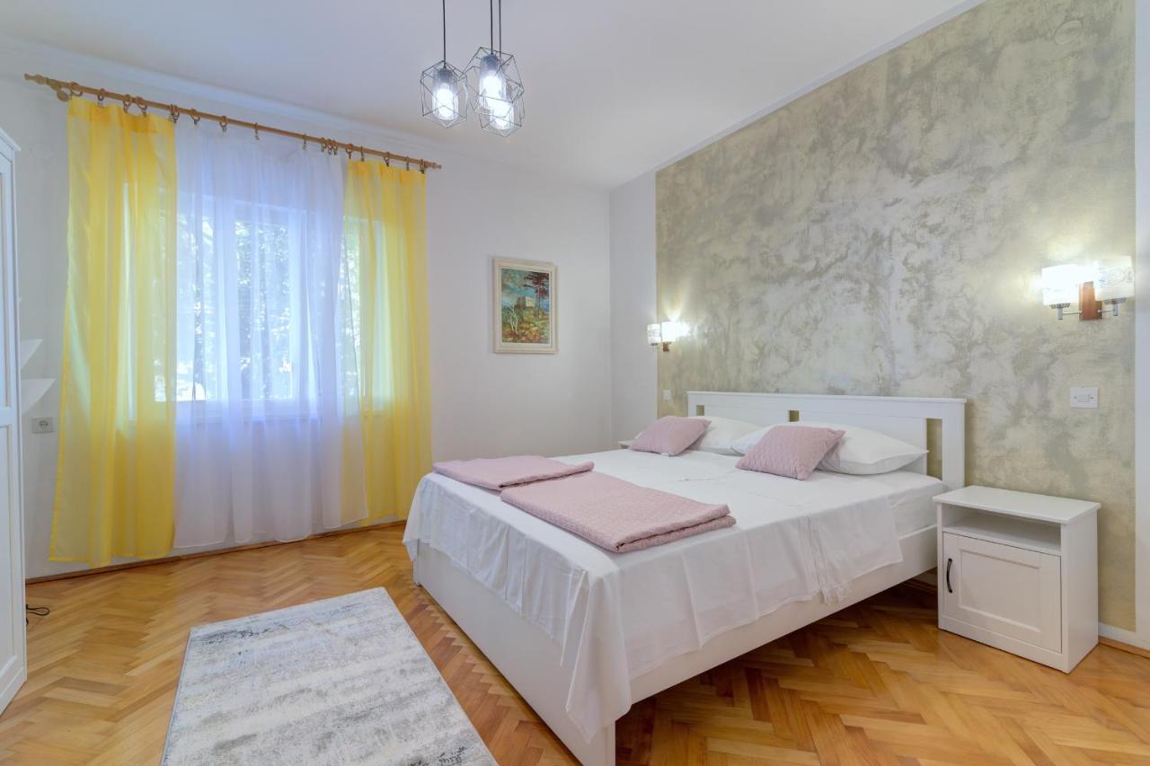Apartments By The Beach Adela Senj Senj  Zewnętrze zdjęcie