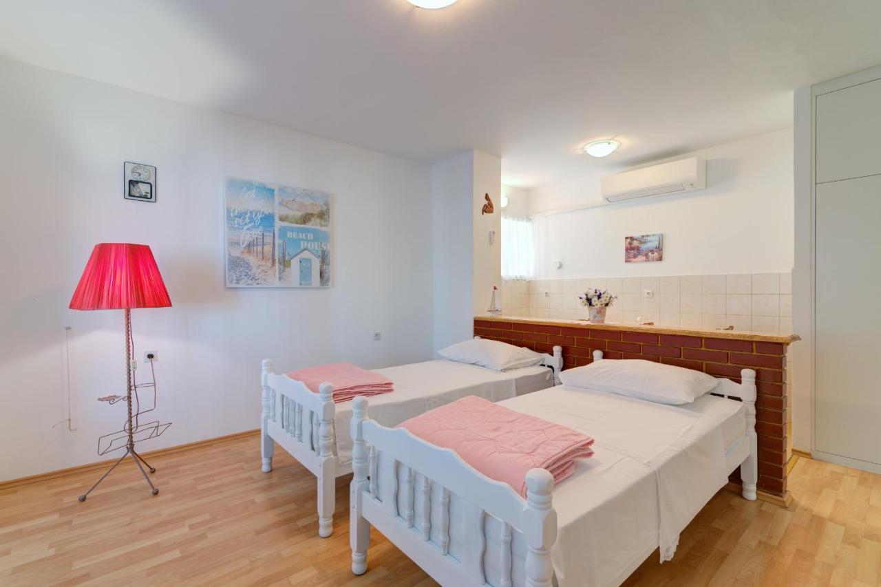 Apartments By The Beach Adela Senj Senj  Zewnętrze zdjęcie