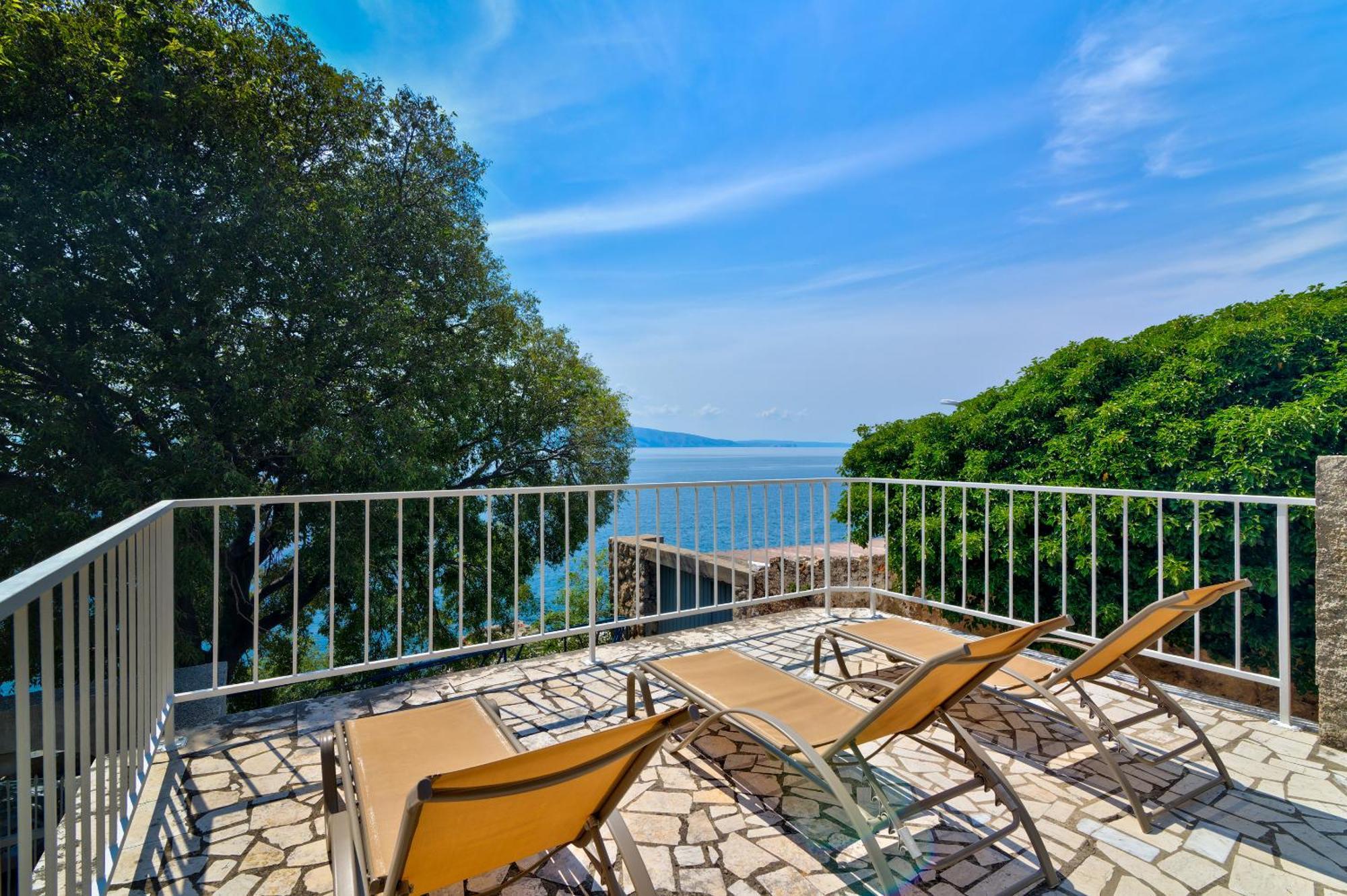 Apartments By The Beach Adela Senj Senj  Zewnętrze zdjęcie